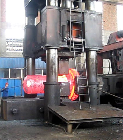 4000 ton Hydraulic open die forging press forging video