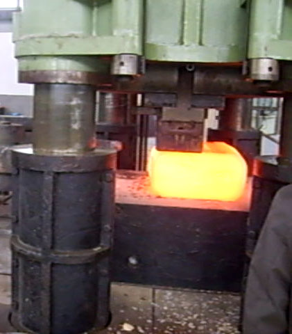 2500 ton Open-die hdraulic forging press forging video