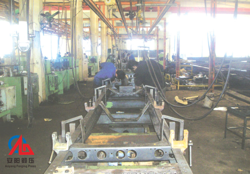 automatic bracke & clutch riveting machine in Shandong Shouguang