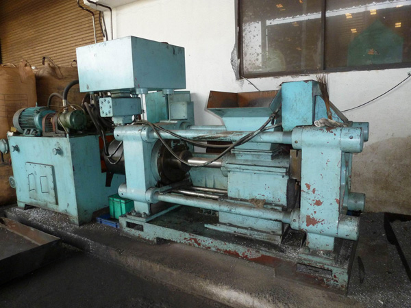 Y83-300 metal briquetting machine for cast iron chips in India