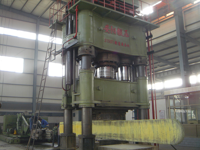 3150t Hydraulic drawing free forging press and 8t forging manipualtor