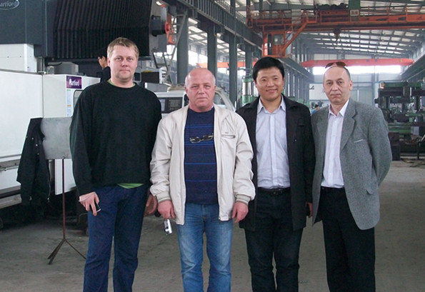Russian hydrualic forging hammer customer visit our company