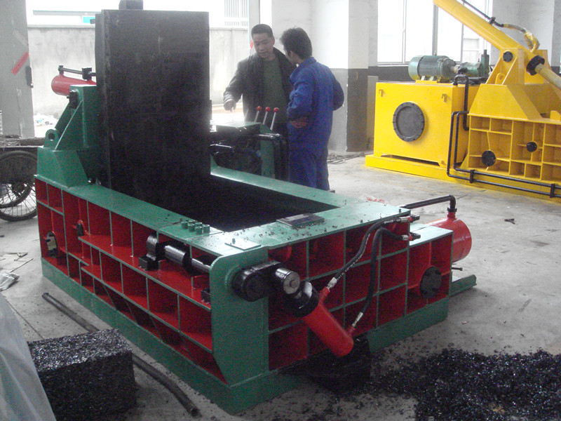 hydraulic metal scrap baling machine under test