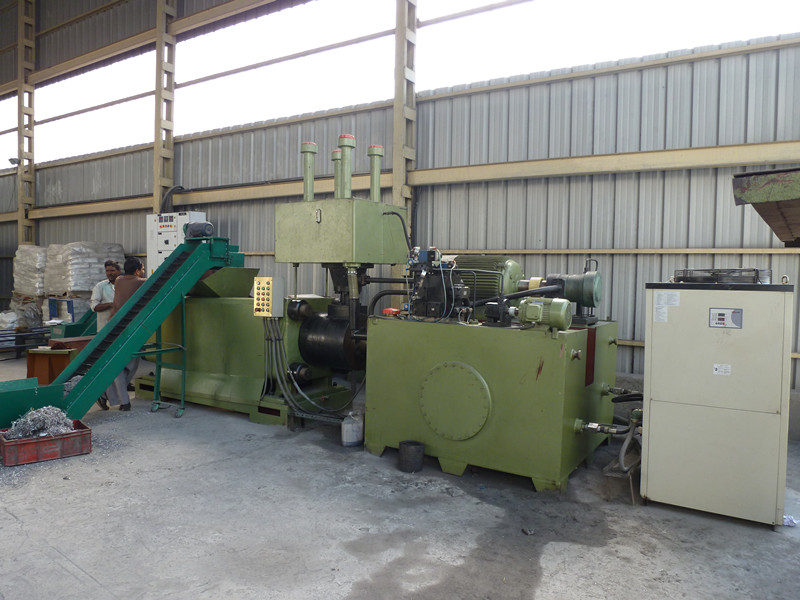 Y83-300 brequitting press for aluminium scrap in India